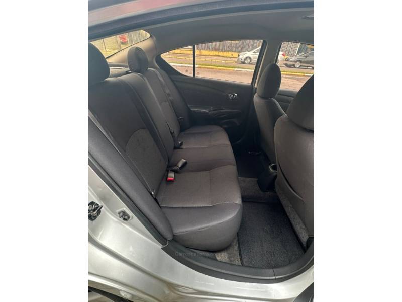 NISSAN - VERSA - 2013/2013 - Prata - R$ 45.900,00