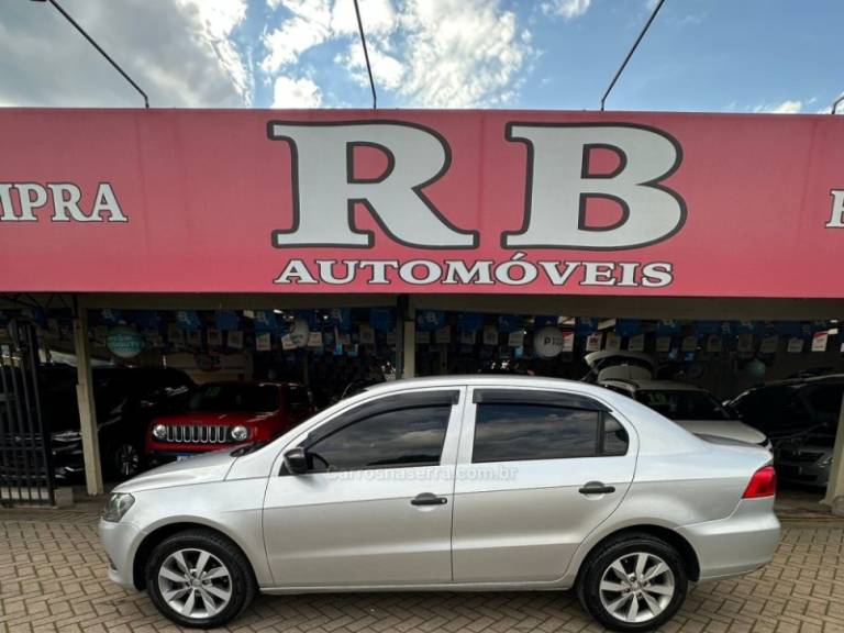 VOLKSWAGEN - VOYAGE - 2014/2015 - Prata - R$ 45.900,00