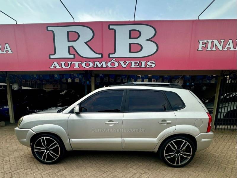 HYUNDAI - TUCSON - 2011/2011 - Prata - R$ 46.900,00